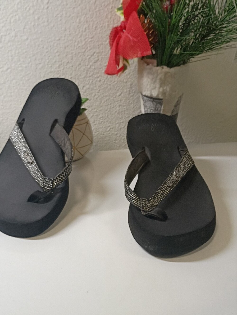 Reef Women's Black Flip Flop Sandals with Silver Rhinestone Straps - Picture 8 of 11